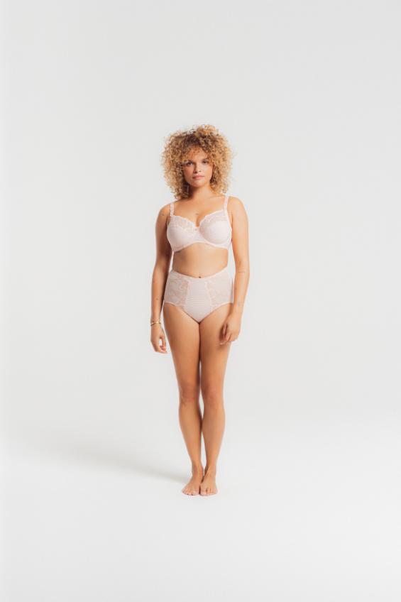 //www.esterella.nl/cdn/shop/files/31_ELISE41970_ROSE_LOUISABRACQ_LOOKBOOKPERMANENTS_OCT22_2179_600x600.jpg?v=1732011090