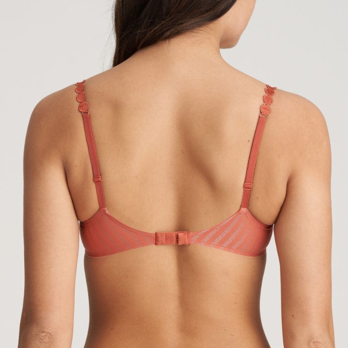 //www.esterella.nl/cdn/shop/files/Low-ps_0120821_STC_3_600x600.jpg?v=1684932896