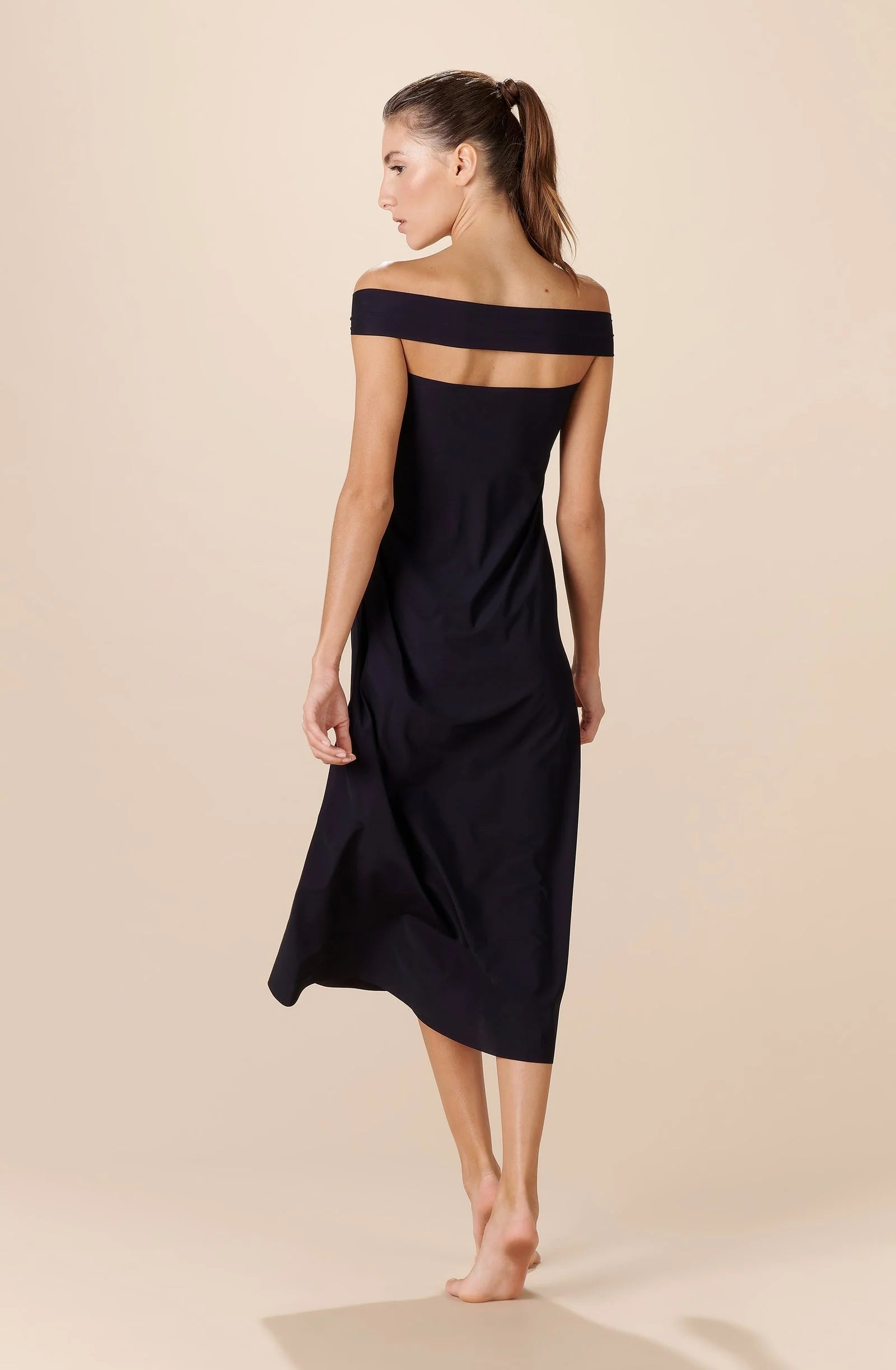 //www.esterella.nl/cdn/shop/files/PDS_E23_PETRA_16_NOIR_8_2000x_2df8af74-4324-4d59-8fdc-40b7c99496a1_600x600.webp?v=1709725440