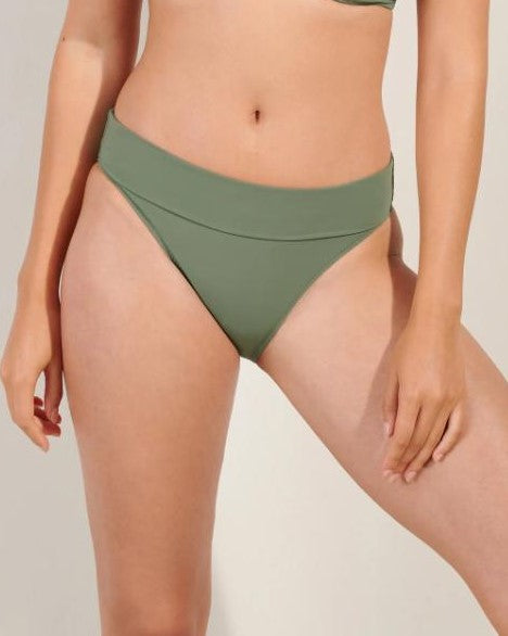 //www.esterella.nl/cdn/shop/files/PDS_E24_TOBAGO_61_AMANDE_4_2000x_008326f0-1b10-43d7-8f87-03b503d2d85c_600x600.jpg?v=1709728237