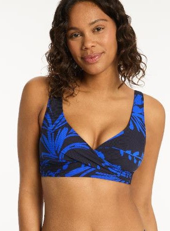 //www.esterella.nl/cdn/shop/files/S119-SL3110TWCROSSFRONTMULTIFITBRATOPNIGHTSKYSL4016TWMIDBIKINIPANTNIGHTSKY-23509-Bond-Eye-Sealevel-D2-0432_600x600.jpg?v=1710858853