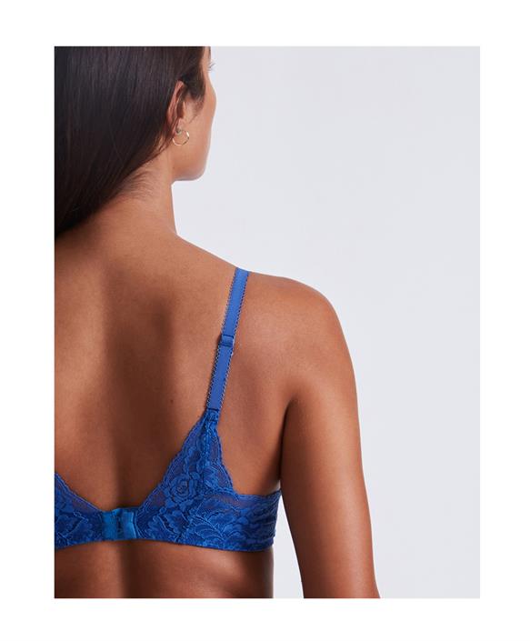 //www.esterella.nl/cdn/shop/files/aubade-bh-blauw-hk81-6_705x705_1408726_600x600.jpg?v=1683189016