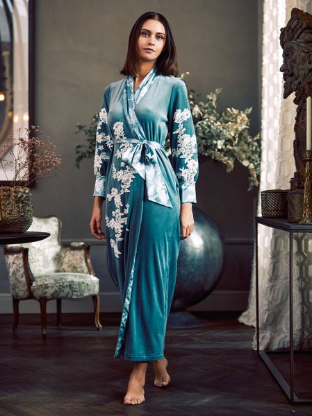 //www.esterella.nl/cdn/shop/files/long-bathrobe-pixie-velours-cedreivoire_1_600x600.jpg?v=1697964585