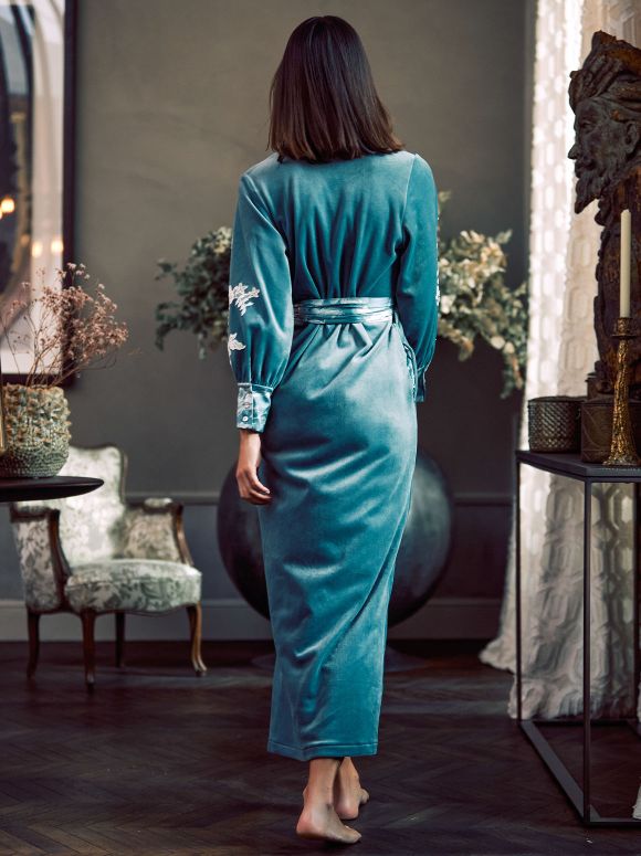 //www.esterella.nl/cdn/shop/files/long-bathrobe-pixie-velours-cedreivoire_2_600x600.jpg?v=1697964585