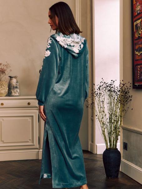 //www.esterella.nl/cdn/shop/files/pixie-longdress-velvet-cedreivoire_600x600.jpg?v=1702715932