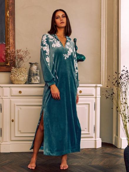 //www.esterella.nl/cdn/shop/files/pixie-longdress-velvet-cedreivoire_2_600x600.jpg?v=1702715932