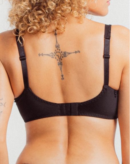 //www.esterella.nl/cdn/shop/files/sujetador-plunge-louisa-bracq-serie-negro_1_600x600.jpg?v=1692270105