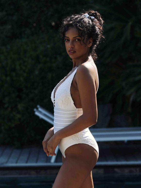 //www.esterella.nl/cdn/shop/files/tori-naturel-one-piece-swimsuit_2_600x600.jpg?v=1711129457