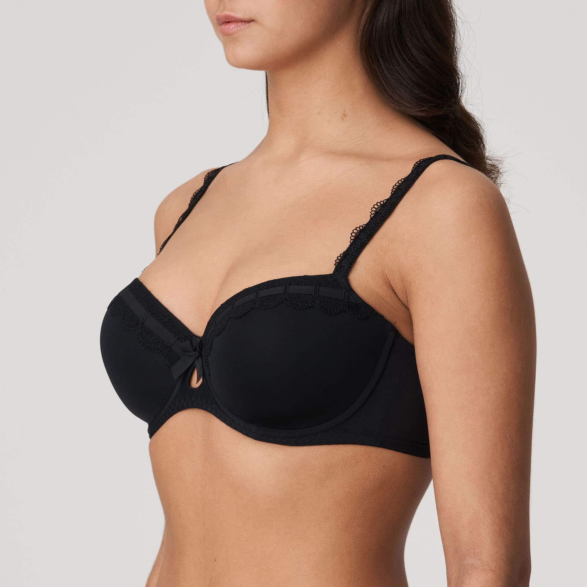 //www.esterella.nl/cdn/shop/products/ALaFolieVoorgevormdeBalconettelBh0241123Zwart__2_600x600.jpeg?v=1642277409