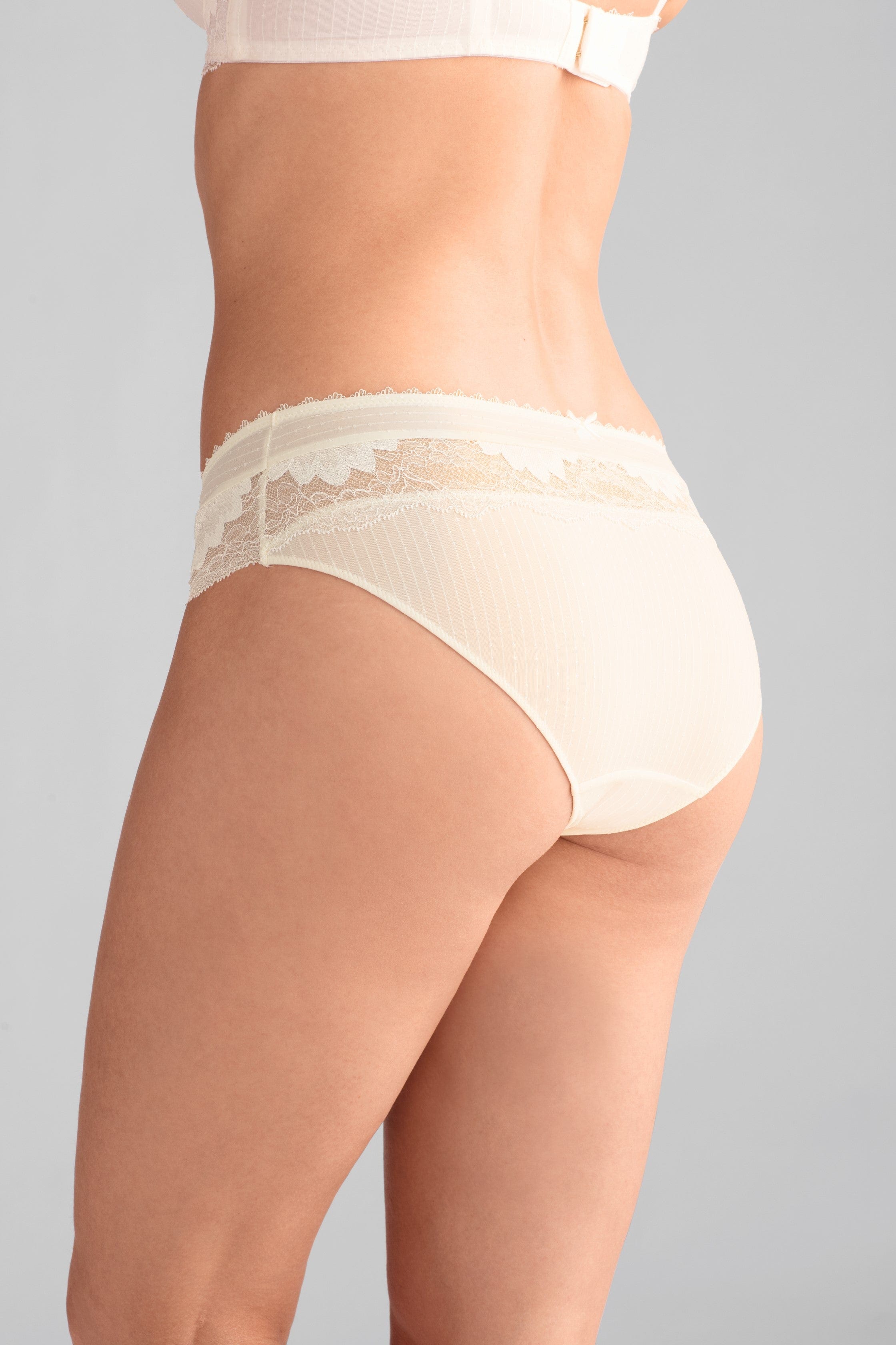 //www.esterella.nl/cdn/shop/products/AurelieSlip44156Offwhite__2_600x600.jpeg?v=1642007903