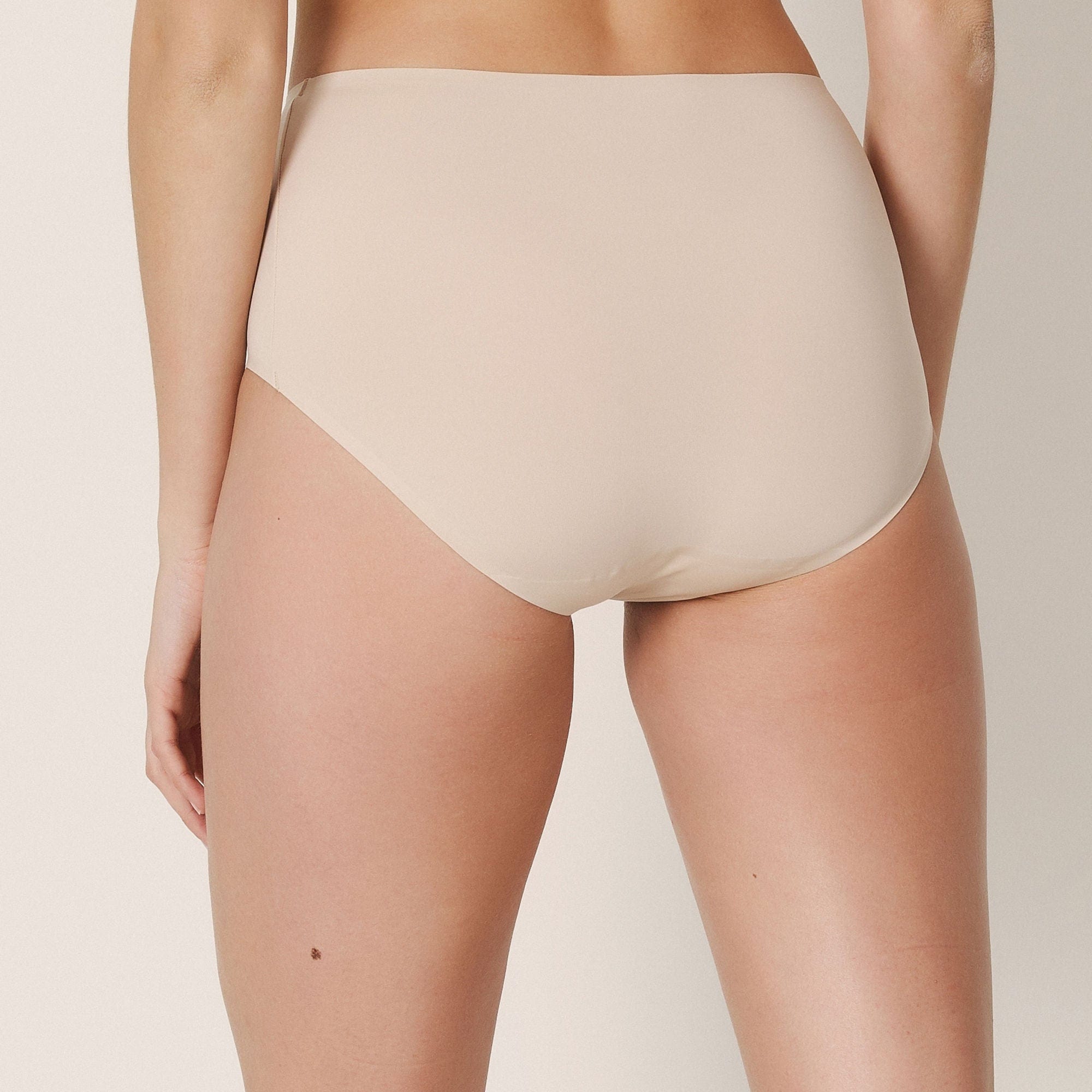 //www.esterella.nl/cdn/shop/products/ColorStudioTailleSlip0521511CaffeLatte__3_600x600.jpeg?v=1642192103