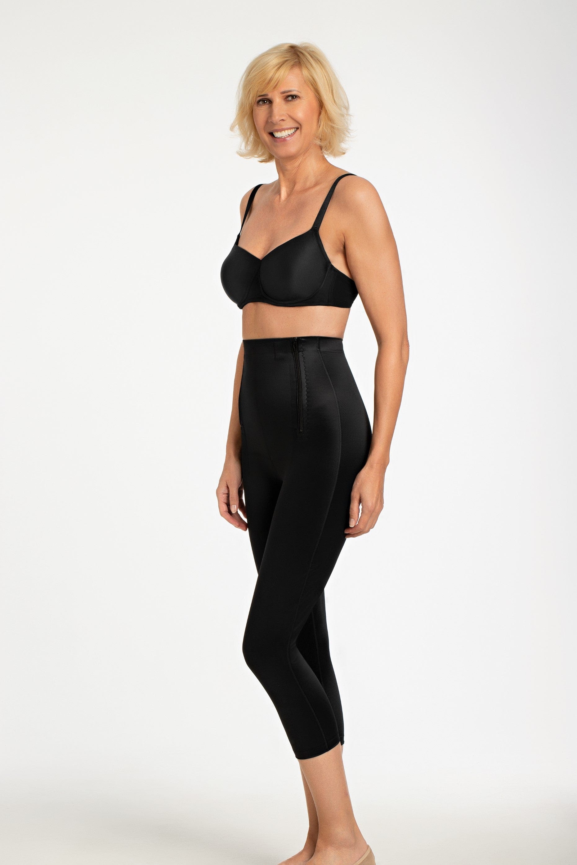 //www.esterella.nl/cdn/shop/products/CompressieBermudaBermuda2-ZIP-BOZwart__2_600x600.jpeg?v=1642187638