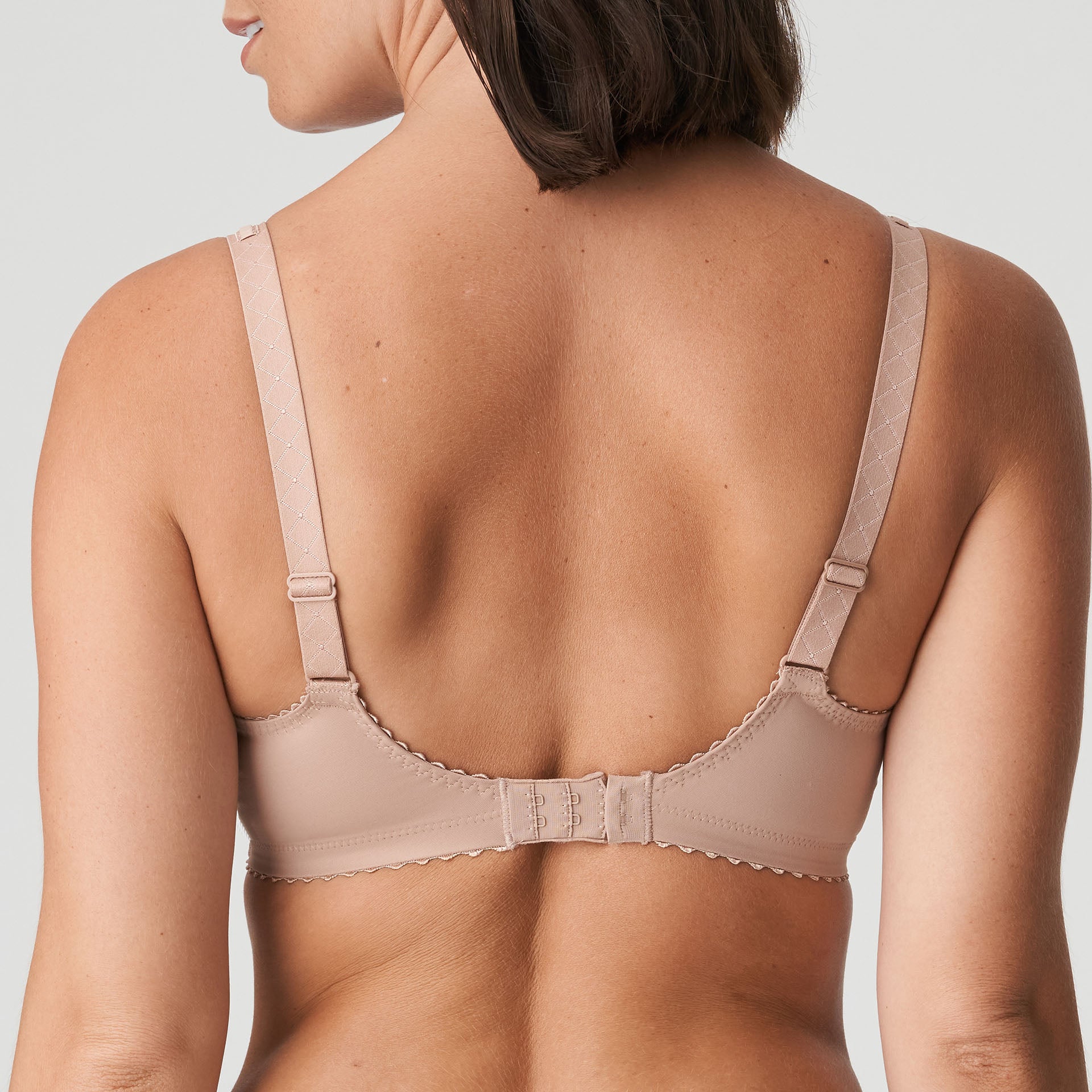 //www.esterella.nl/cdn/shop/products/CoutureBhzonderbeugel0162585Creme__3_600x600.jpeg?v=1667053046