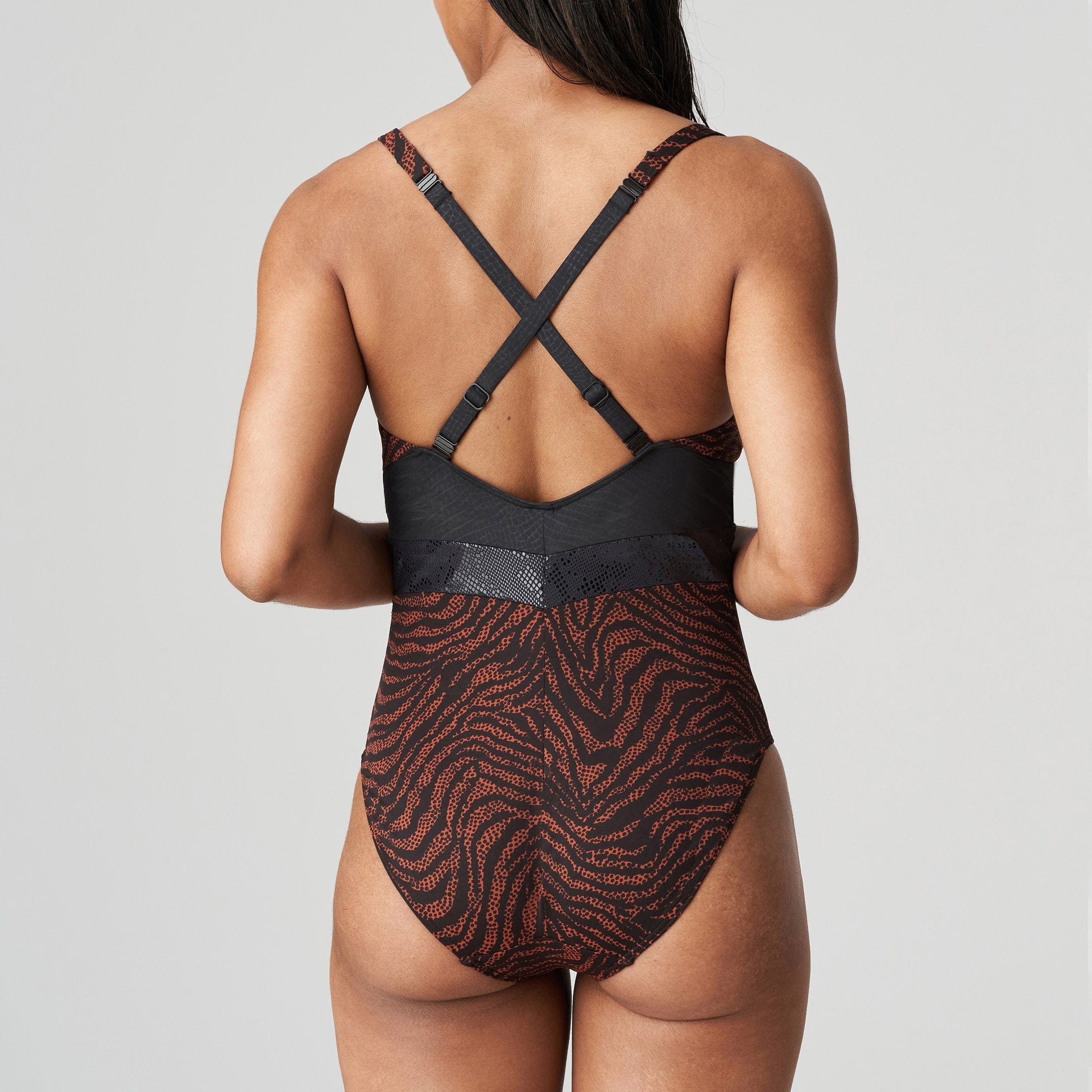 //www.esterella.nl/cdn/shop/products/IssambresBadpak4008939Zwart__5_600x600.jpeg?v=1642120912