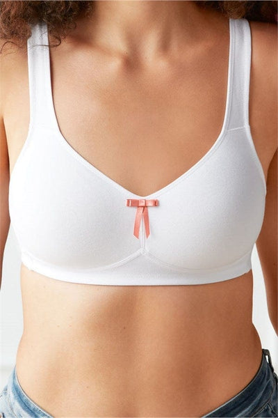 //www.esterella.nl/cdn/shop/products/LeeSB-white-44540-Front_600x600.jpg?v=1642017852