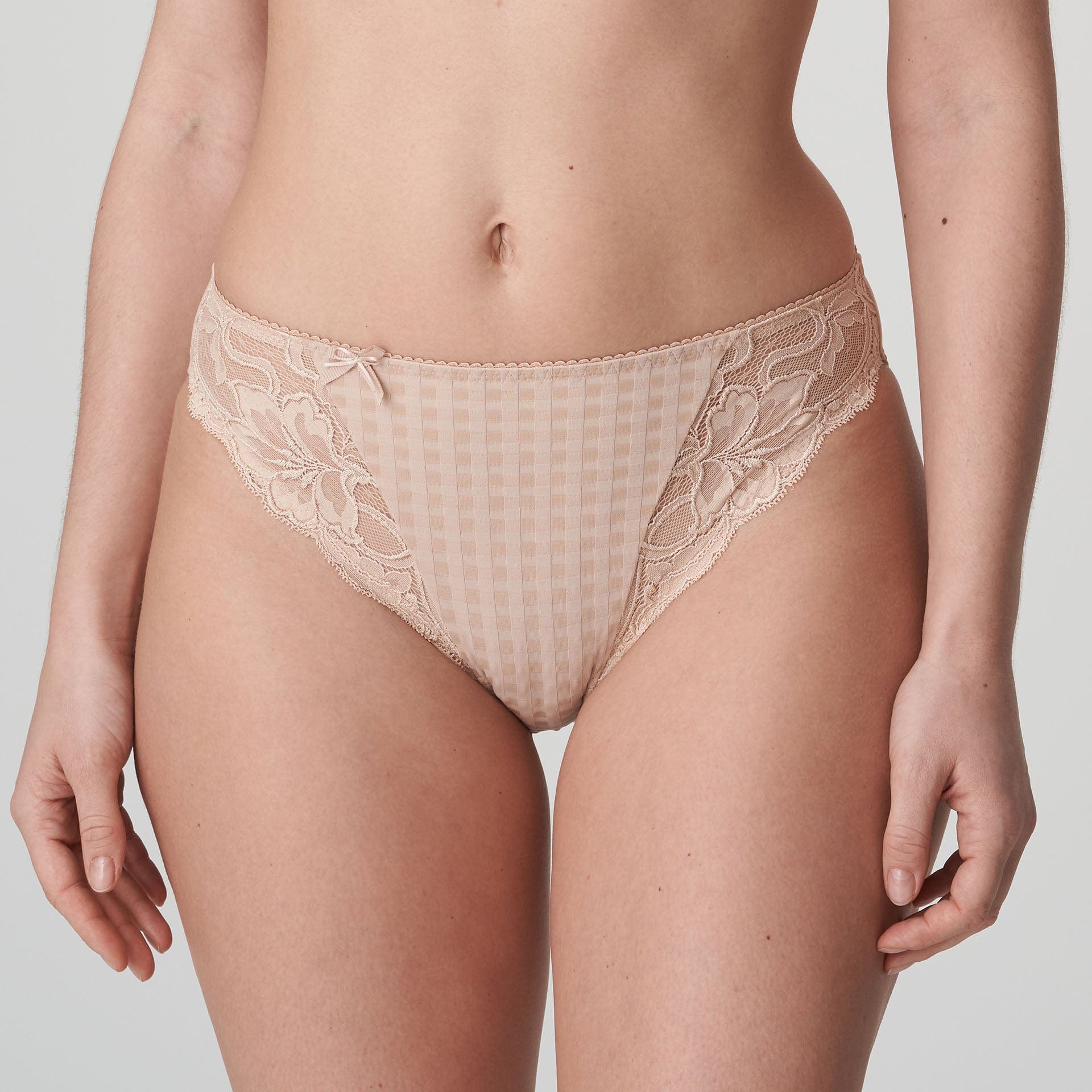 //www.esterella.nl/cdn/shop/products/MadisonRioSlip0562120CaffeLatte__2_600x600.jpeg?v=1642082277