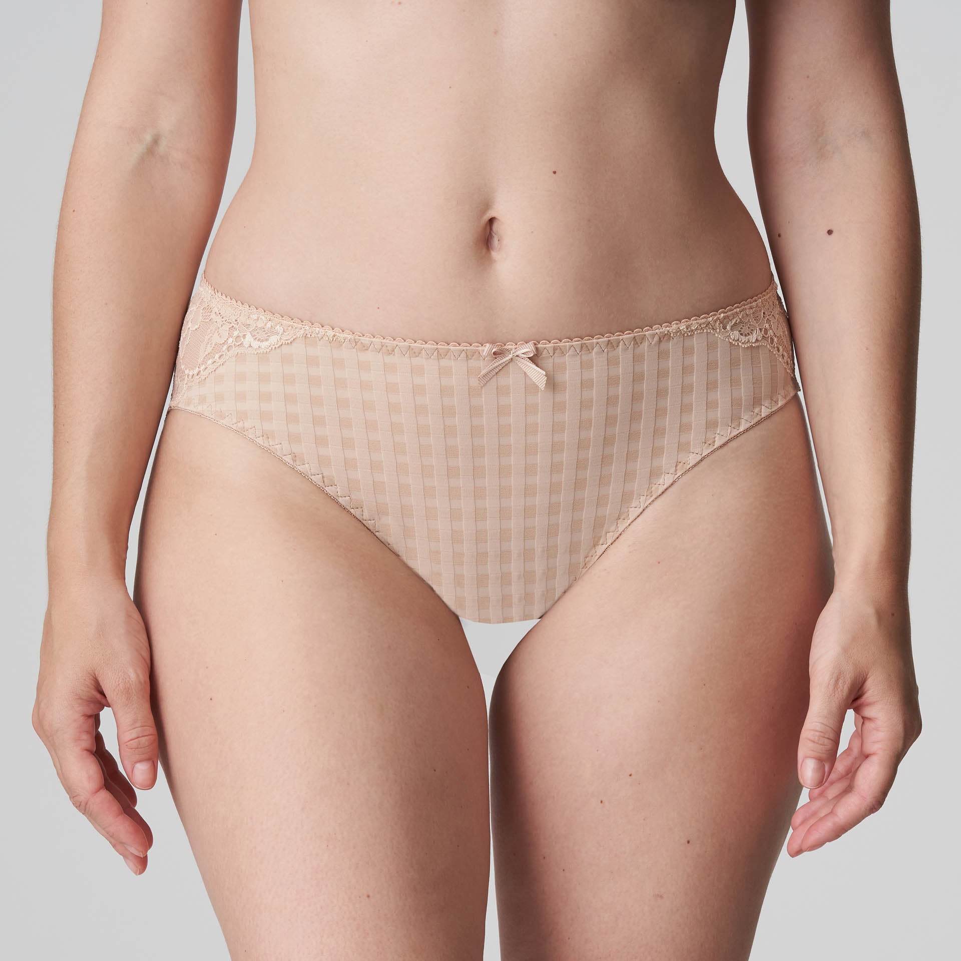 //www.esterella.nl/cdn/shop/products/MadisonRioSlip0562125CaffeLatte__1_600x600.jpeg?v=1656165759