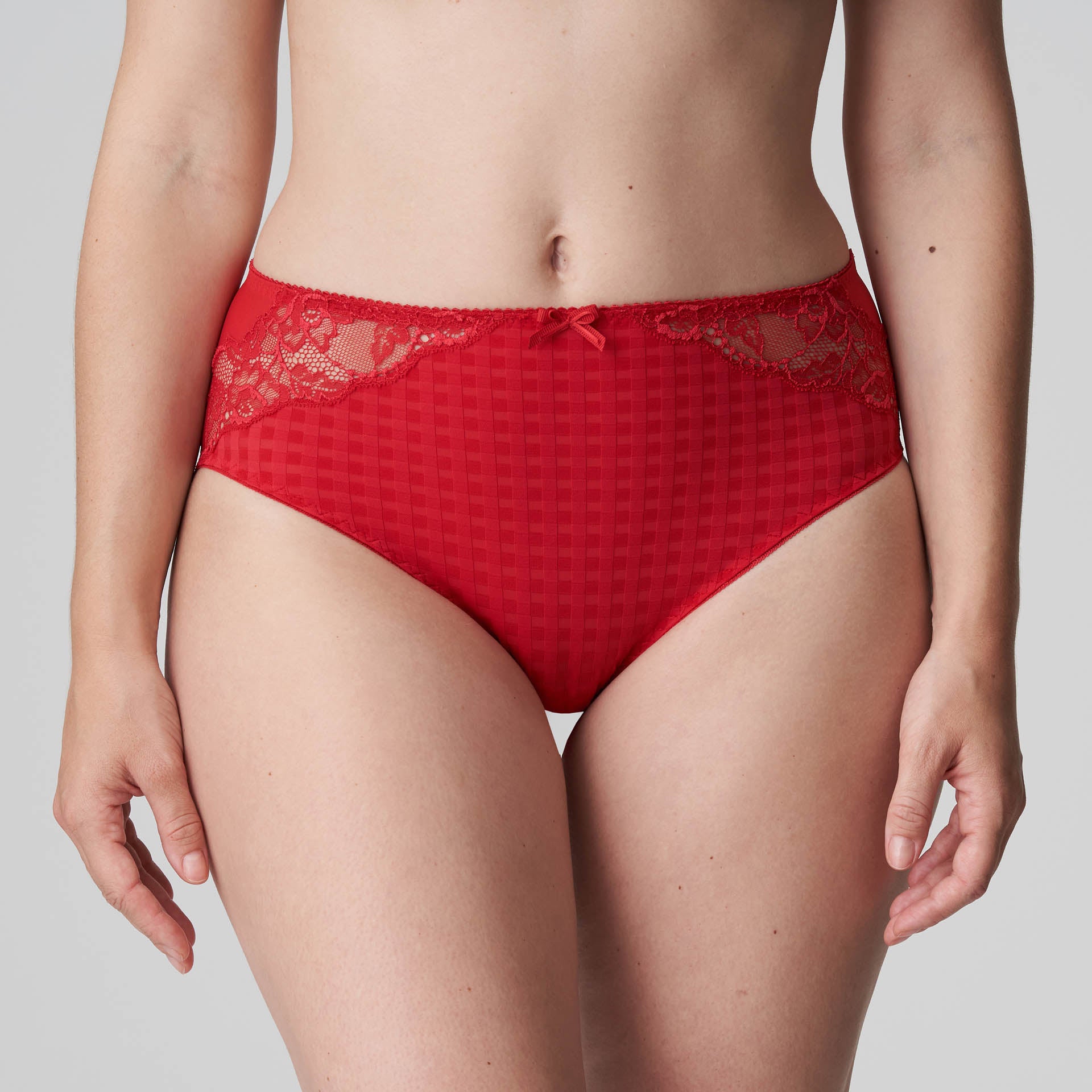 //www.esterella.nl/cdn/shop/products/MadisonTailleSlip0562126Scarlet__1_600x600.jpeg?v=1656597459