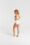 //www.esterella.nl/cdn/shop/files/16_ELISE41970_IVOIRE_LOUISABRACQ_LOOKBOOKPERMANENTS_OCT22_1040_compact.jpg
