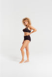 //www.esterella.nl/cdn/shop/files/25_ELISE41970_NOIR_LOUISABRACQ_LOOKBOOKPERMANENTS_OCT22_1707_compact.jpg