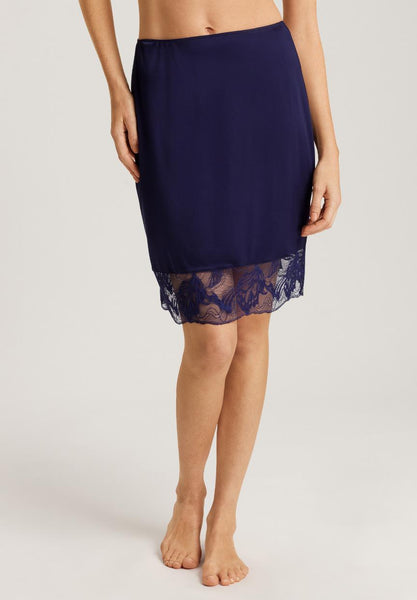 //www.esterella.nl/cdn/shop/files/HANRO_242_072621_070922_3_600x600.jpg?v=1728477159
