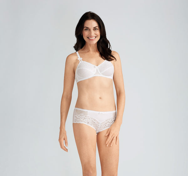//www.esterella.nl/cdn/shop/files/KarlaSB_1057_1063_White_jpg_Prev_150_600x600.jpg?v=1736873538