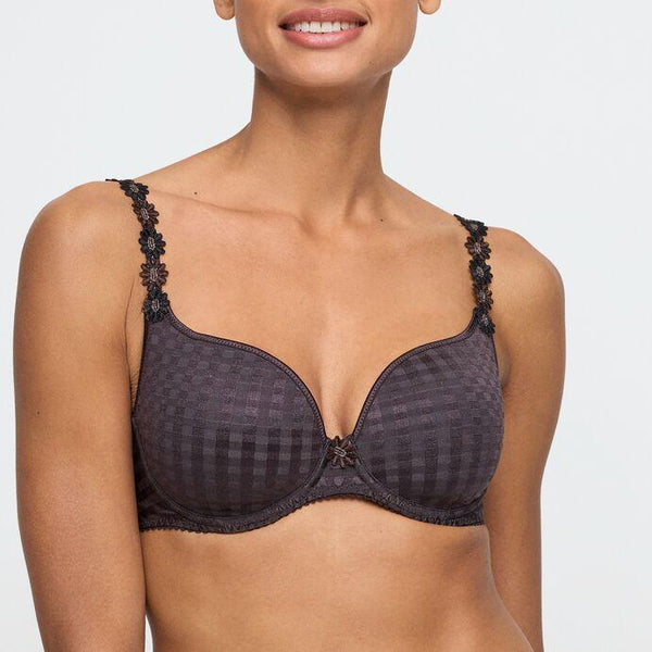//www.esterella.nl/cdn/shop/files/Low-ps_0200416_SWC_600x600.jpg?v=1750449318