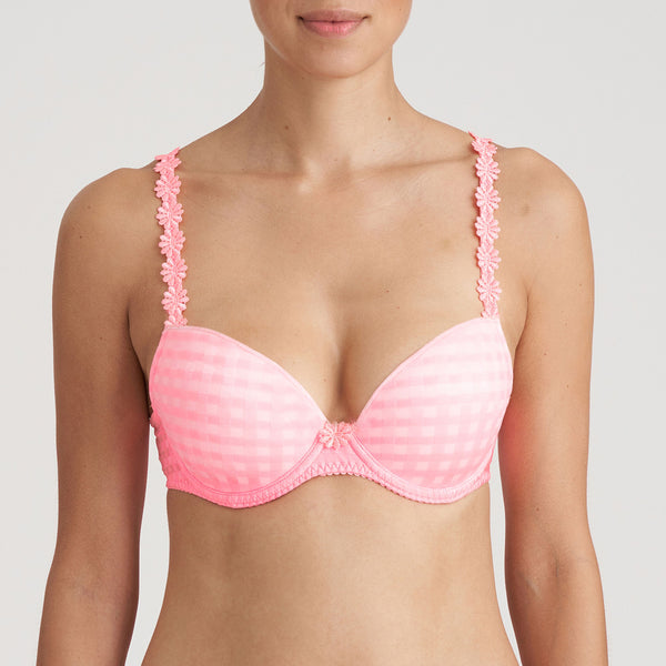 //www.esterella.nl/cdn/shop/files/Low-ps_0200417_PPF_600x600.jpg?v=1684412237