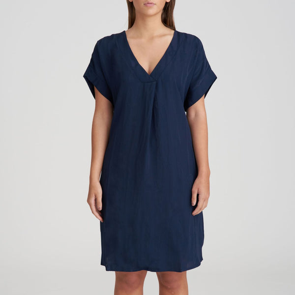 //www.esterella.nl/cdn/shop/files/Low-ps_1006684_MAJ_600x600.jpg?v=1701530826