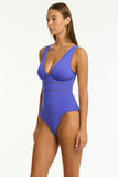//www.esterella.nl/cdn/shop/files/S19-SL1039ECOSPLICEDONEPIECEIRIS-24281-Bond-Eye-Sealevel-D2-0583edited_cropped_compact.jpg