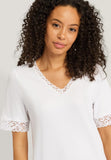 //www.esterella.nl/cdn/shop/files/hanro_232_w_momentsnw_sslvnightdress100cm_077040_070101_090_compact.jpg