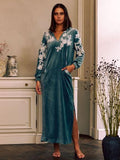 //www.esterella.nl/cdn/shop/files/pixie-longdress-velvet-cedreivoire_1_compact.jpg
