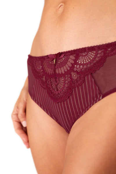 //www.esterella.nl/cdn/shop/products/45025_Karolina_Panty_red_nude_FW22_product_600x600.jpg?v=1663943773
