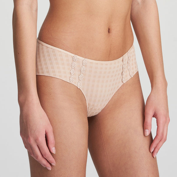 //www.esterella.nl/cdn/shop/products/AveroShort0500415CaffeLatte__1_600x600.jpeg?v=1642251472