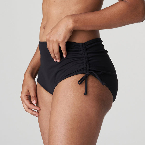 //www.esterella.nl/cdn/shop/products/HolidayBikiniSlip4007152Zwart__2_600x600.jpeg?v=1642123916