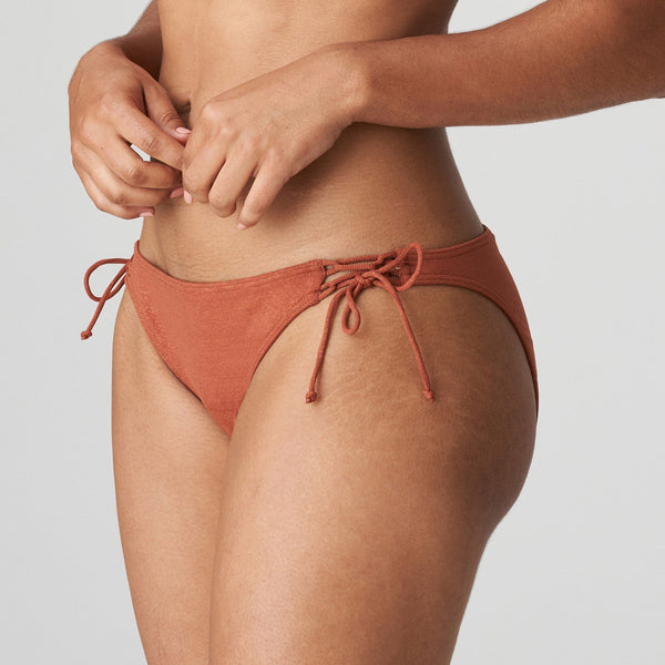 //www.esterella.nl/cdn/shop/products/ManuiaBikiniSlip4008153BurntAmber__2_600x600.jpeg?v=1642069322