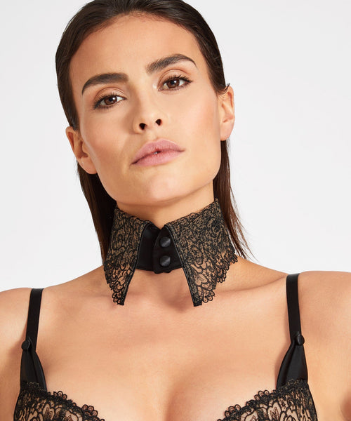 //www.esterella.nl/cdn/shop/products/MissKarlKraagUC93Zwart__1_600x600.jpeg?v=1642059113