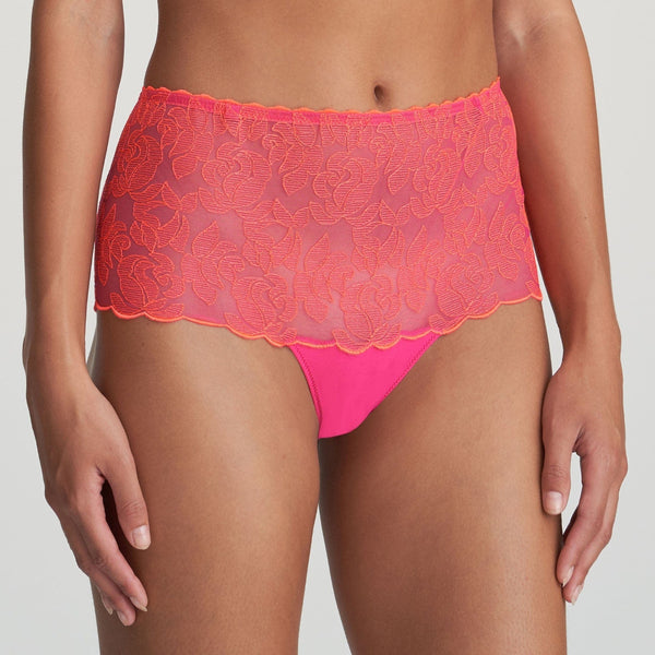 //www.esterella.nl/cdn/shop/products/RosaliaLuxeString0602511Luminoso__1_600x600.jpeg?v=1642005833